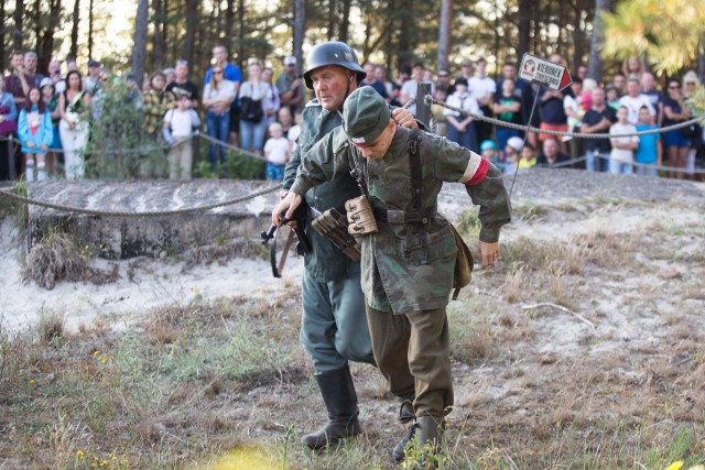 Rekonstrukcja walk z II wojny światowej w Ustce nawiązująca do Powstania Warszawskiego