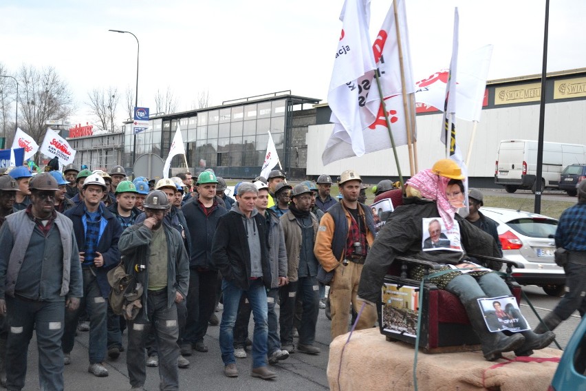 Strajk w Gliwicach: Tysiące ludzi wyszły na ulice miasta [NOWE ZDJĘCIA, RELACJA]