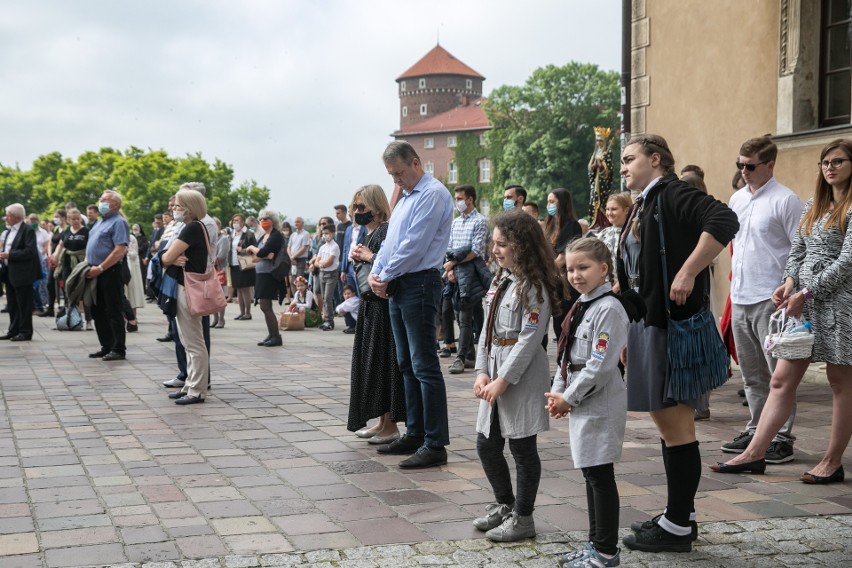 Procesja Bożego Ciała mimo trudnej sytuacji epidemiologicznej przyciągnęła tłumy wiernych