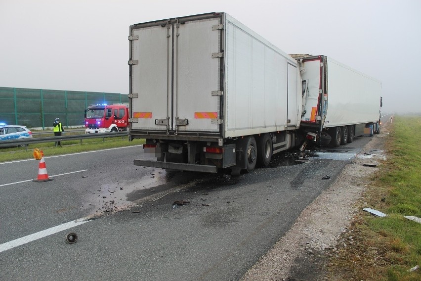 Wypadek na autostradzie A1. Zderzyły się dwie ciężarówki...