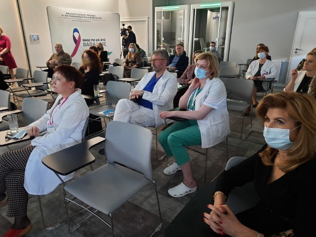 Konferencja na temat leczenia raka piersi w Białostockim Centrum Onkologii (8.03.2021 r.).