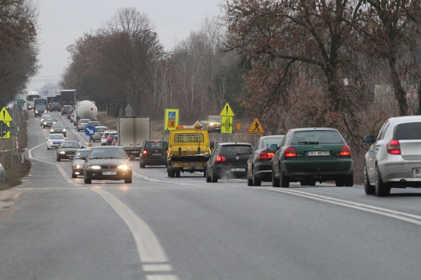 Uszkodzona ciężarówka w Bilczy. Ogromne korki na krajowej 73