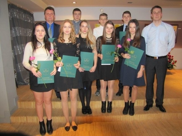 Młodzi badmintoniści z Nowej Dęby otrzymali stypendia oraz nagrody finansowe. 