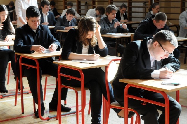 W województwie lubelskim do egzaminu zgłoszono 23 626 osób z 457 szkół. Natomiast w Lublinie będzie zdawało łącznie 3209 osób z 40 placówek.