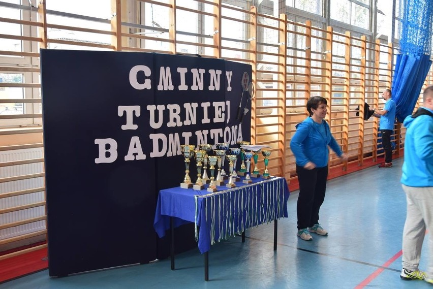 Emocje w gminnym turnieju badmintona w Szewnie