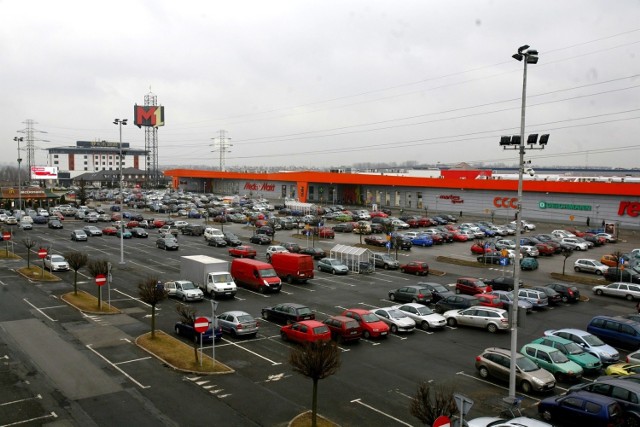 Do groźnego zdarzenia doszło na terenie parkingu centrum handlowego M1