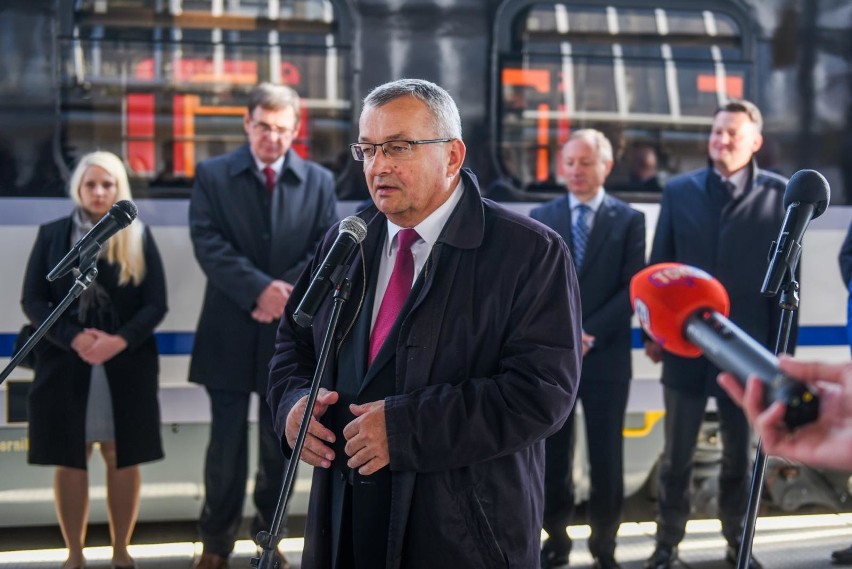 W piątek poznański dworzec odwiedził minister infrastruktury...