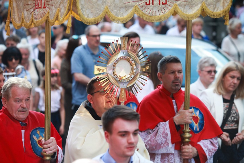 Odpust w bazylice Bożego Ciała w Krakowie. Procesja przeszła ulicami Kazimierza