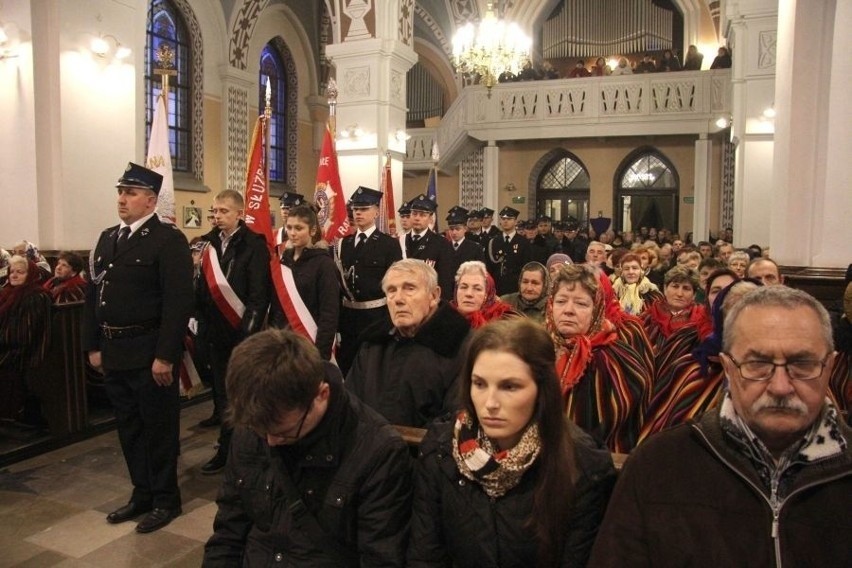 Msza święta i Droga Krzyżowa w Masłowie z udziałem biskupa Mariana Florczyka. Zakończenie przy pomniku świętego Jana Pawła II 
