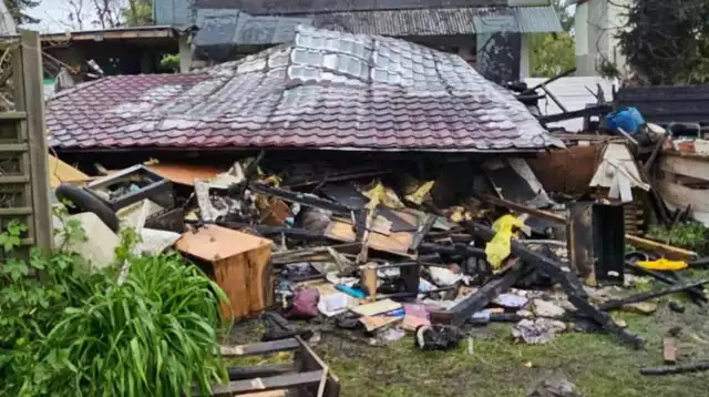 Pożar doszczętnie strawił jedyny dach nad głową pana Rafała.