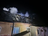 Pożar budynku wielorodzinnego w Karlinie. Strażacy ewakuowali sześć osób [ZDJĘCIA]
