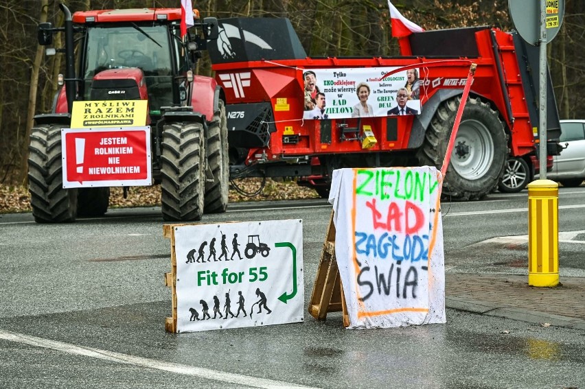 Protest rolników na węźle w Tryszczynie miał potrwać do...