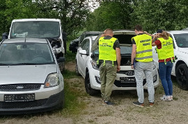 Nielegalnie demontowali samochody. Akcja podlaskiej KAS i WIOŚ