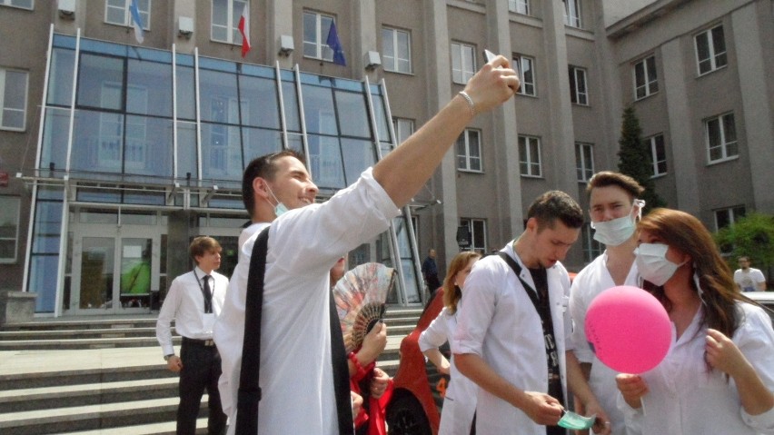 Juwenalia Zagłębiowskie 2015: Korowód studentów na ulicach...