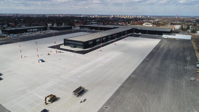 Dobiegła już końca budowa terminalu i płyt postojowych lotniska w Radomiu.