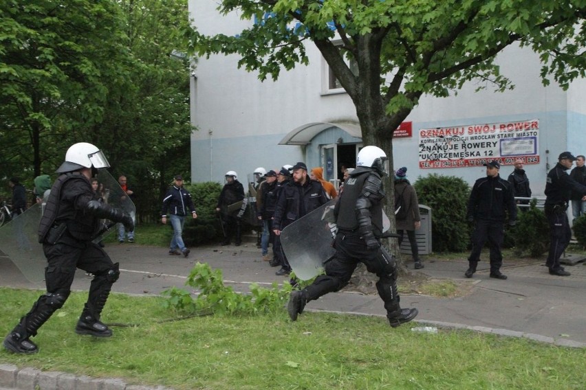 Protest przed komisariatem na Trzemeskiej we wtorek...
