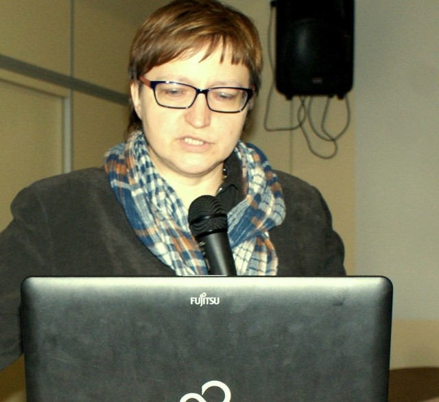 Magdalena Kurpinowicz, prezeska LGD "Bory Tucholskie" objaśniała zawiłości z pozyskiwaniem środków.