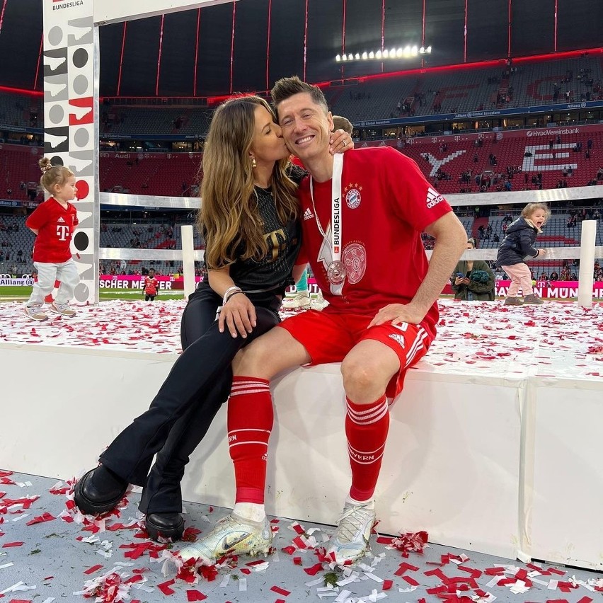 Anna Lewandowska z córkami na mistrzowskiej fecie Bayernu