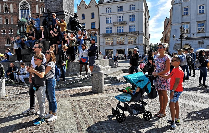 Szykuje się rekordowy sezon turystyczny w Małopolsce? Co z Krakowem? Jak i gdzie Polacy spędzą wakacje. Raport z badań i dane GUS z pandemi 