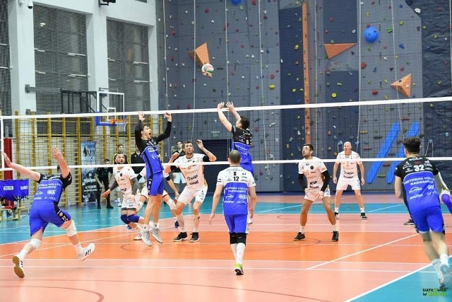 W Żychlinie rozpoczyna się w piątek turniej, w którym o II ligę grają siatkarze METPRIM Volley Radomsko