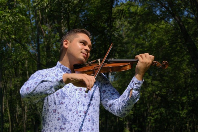 Gracjan Andrasz jest założycielem i liderem zespołu Gypsy Fusion Jazz Band, kt&oacute;ry łączy romski folklor z jazzem i klasyką