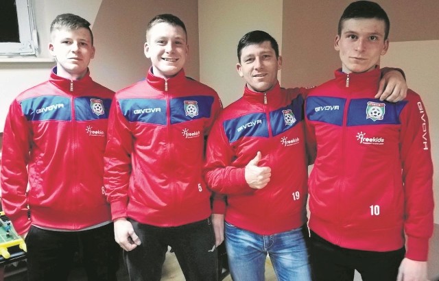 Klan Wiechów w komplecie - od lewej Edwin, Bartosz, Grzegorz - tata i Kacper, czyli piłkarze występujący w GKS Rudki