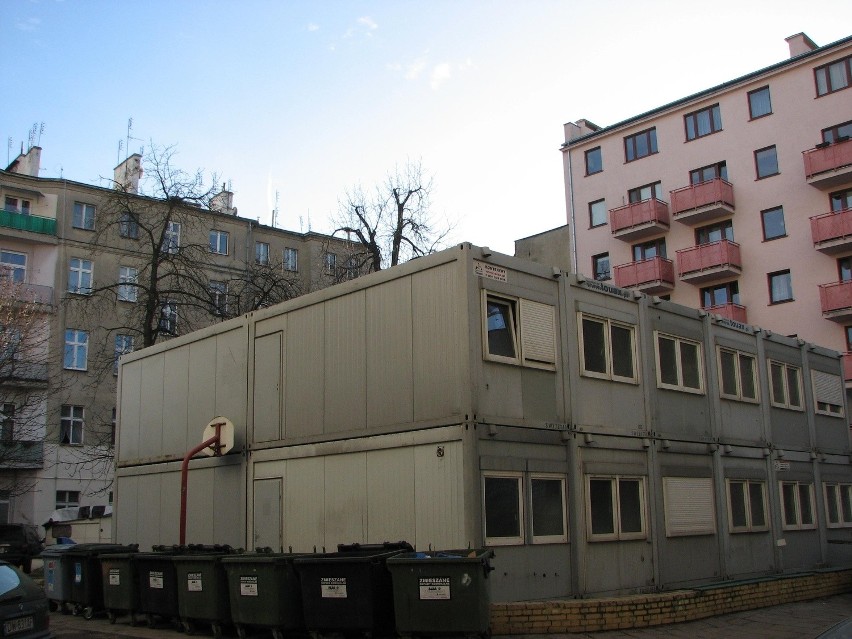 Zabrali dzieciom boisko, by postawić kontenery. Miasto na tym zarobi (ZDJĘCIA)