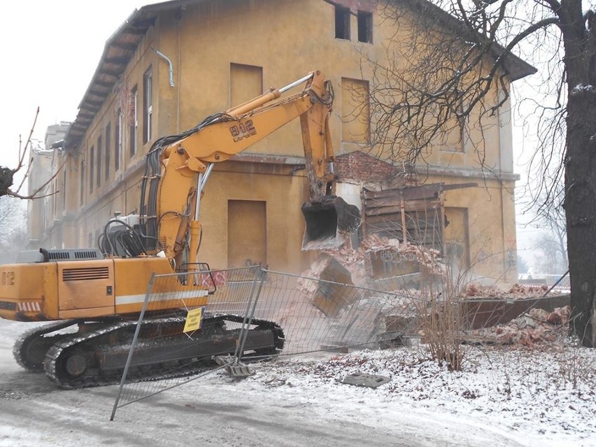 Tak przechodzi do historii dworzec PKP w Dąbrowie Górniczej...