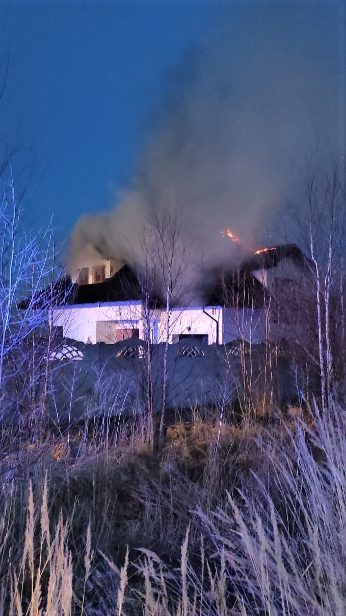 W Promniku w gminie Strawczyn na poddaszu domu jednorodzinnego wybuchł pożar