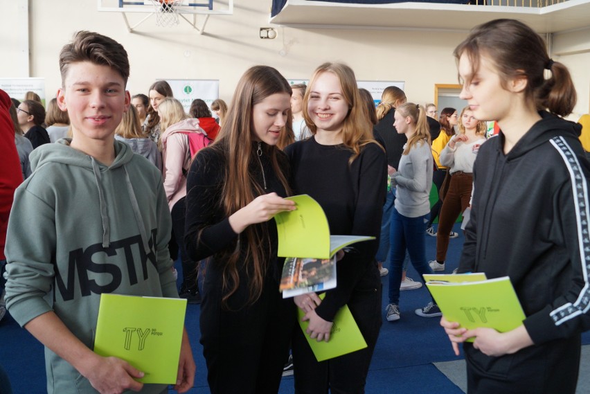 II LO w Białymstoku. XV Targi Edukacyjne i Dzień Nauki i Języków Obcych (zdjęcia) 