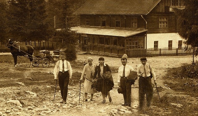 Ślązoki w badach. Zdjęcie zrobił Wilhelm Szołtysek w Zakopanem z 1931 roku.