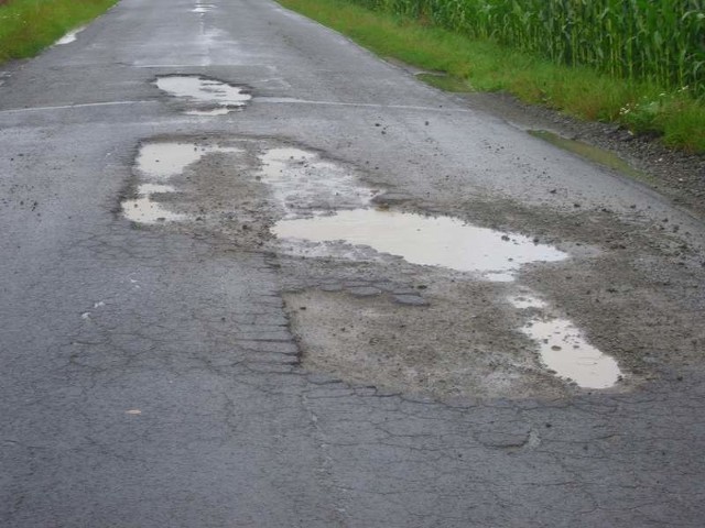 To jeden z trudniejszych odcinków dla kierowców na trasie Kietrz - Księże Pole - Czerwonków.