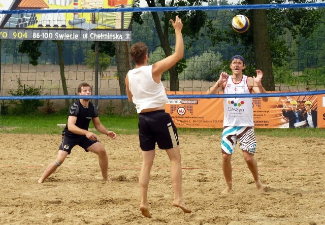W XVI Ogólnopolskim Turnieju SIatkówki Plażowej w OW Deczno w Sulnówku wzięło udział 9 drużyn. Najlepsi okazali się Tomasz Wołoszuk i Piotr Ilewicz (Osie/Sopot).