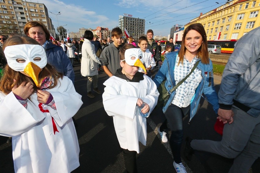 Radosna Parada Niepodległości przeszła przez Wrocław [ZDJĘCIA]