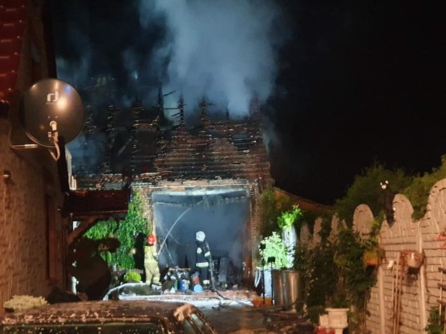 W nocy z wtorku na środę wybuchł pożar w Osiecznicy. Stodoła zajęła się ogniem.