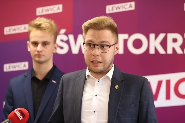 Młodzi Socjaldemokraci interweniują w sprawie zmiany zasad matury ustnej do ministra Czarnka. Ci, którzy byli z niej zwolnieni w latach 2021-2022 z powodu pandemii, muszą ją zdawać w poprawce w roku 2023. Na zdjęciu od lewej: Igor Wołowiec i Sebastian Gaweł z Federacji Młodych Socjaldemokratów.