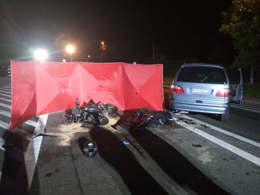 W wypadku w Mirocinie zginął motocyklista. Zdjęcia z miejsca...