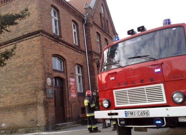 Pod koniec urząd miejski został zamknięty ze względu na czad, ulatniający się z przewodów kominowych.