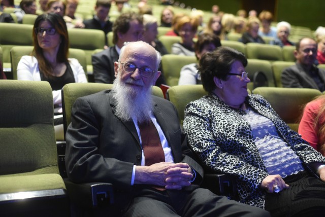 W niedzielę w katowickim Centrum Kultury im. Krystyny Bochenek odbyła się uroczystość wręczenia nagród „Ambasador Polszczyzny 2015”. Kapituła złożona m.in. z członków Rady Języka Polskiego po raz czwarty w Katowicach przyznała nagrody osobom, które krzewią piękną, poprawną i etyczną polszczyznę.