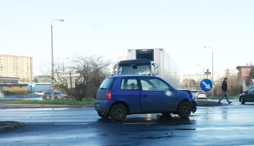 Wypadek na ul. Fordońskiej. Są utrudnienia w stronę centrum Bydgoszczy [zdjęcia]