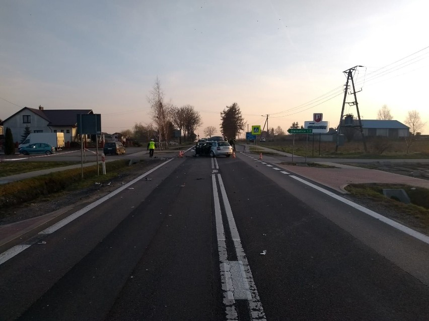 Tragiczny wypadek na drodze krajowej numer 9 w Kurowie. Po zderzeniu z samochodem zginął motocyklista