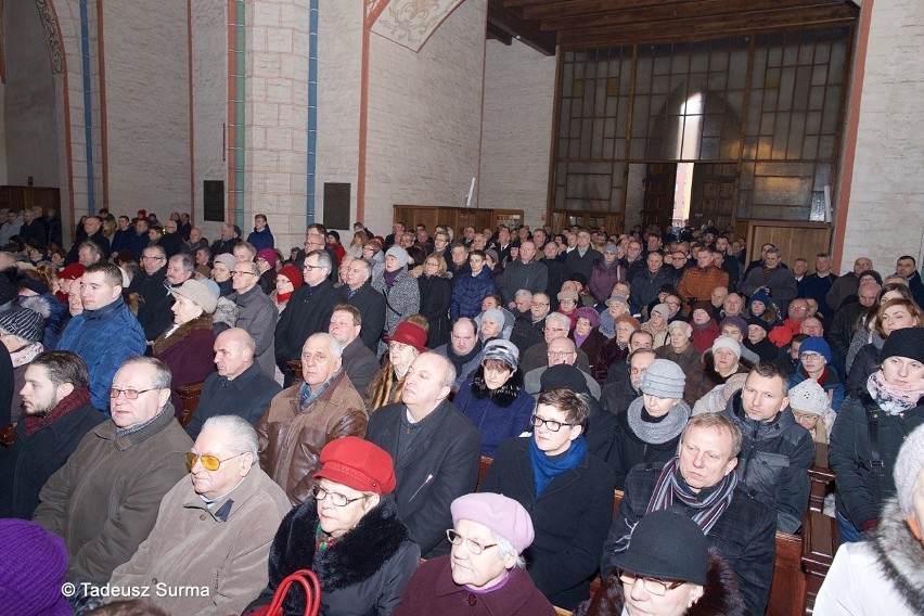 Stargard bez prezydenta. Ostatnie pożegnanie: msza w kolegiacie, kondukt żałobny, pogrzeb [zdjęcia]