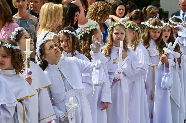 19 maja kolejne dzieci przyjęły po raz pierwszy komunię świętą. Uroczystość w parafii św. Wojciecha w Bydgoszczy rozpoczęła się o godz. 10. Do sakramentu przystąpiło 49 dzieci.Zapraszamy do obejrzenia zdjęć z tego wydarzenia >>> 