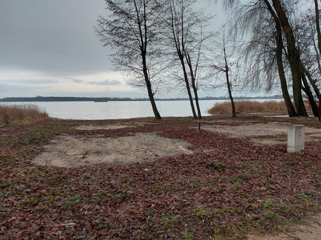 Wójt gminy Jakub Gwit, ogłosił, że podjęto decyzję o całkowitym zakończeniu działalności pola biwakowego na terenie Łazienek.