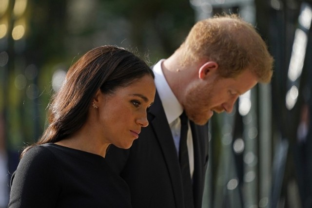 Brytyjczycy zastanawiają się, jak będą wyglądały święta w rodzinie królewskiej po śmierci Elżbiety II. Czy Meghan Markle i książę Harry przylecą do Wielkiej Brytanii?