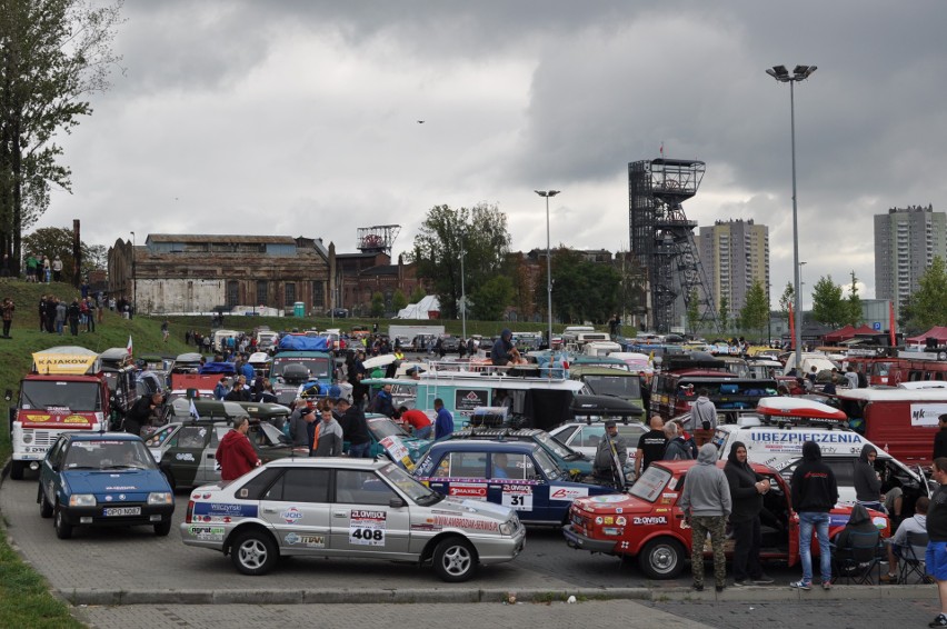 Złombol 2017: Z Katowic wyjechało ponad pół tysiąca samochodów zdjęcia