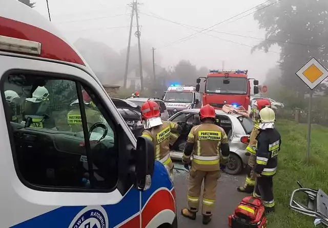 Wypadek w ŻywcuZobacz kolejne zdjęcia. Przesuwaj zdjęcia w prawo - naciśnij strzałkę lub przycisk NASTĘPNE