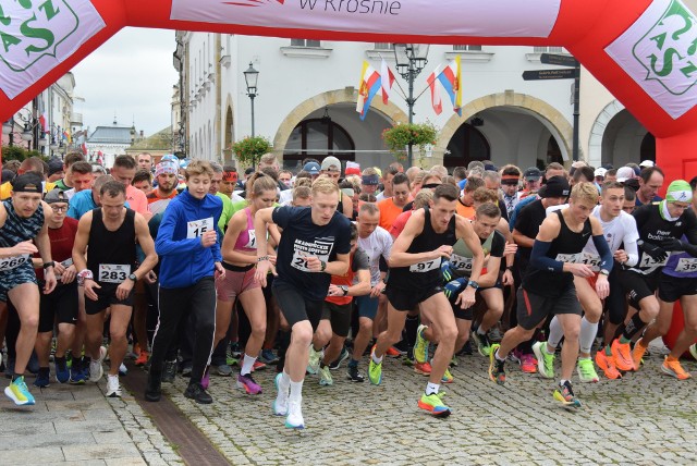 Blisko 430 uczestników Biegu Niepodległości i Zawodów Nordic Walking w Krośnie.