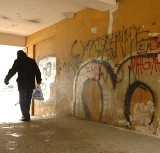 Wandale malują pociągi i ściany budynków w Brzegu