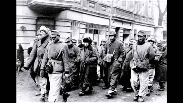 Resztki garnizonu twierdzy Poznań - już w niewoli. Niemcy poddali  się 23 lutego, Rosjanie weszli do Poznania dużo wcześniej...